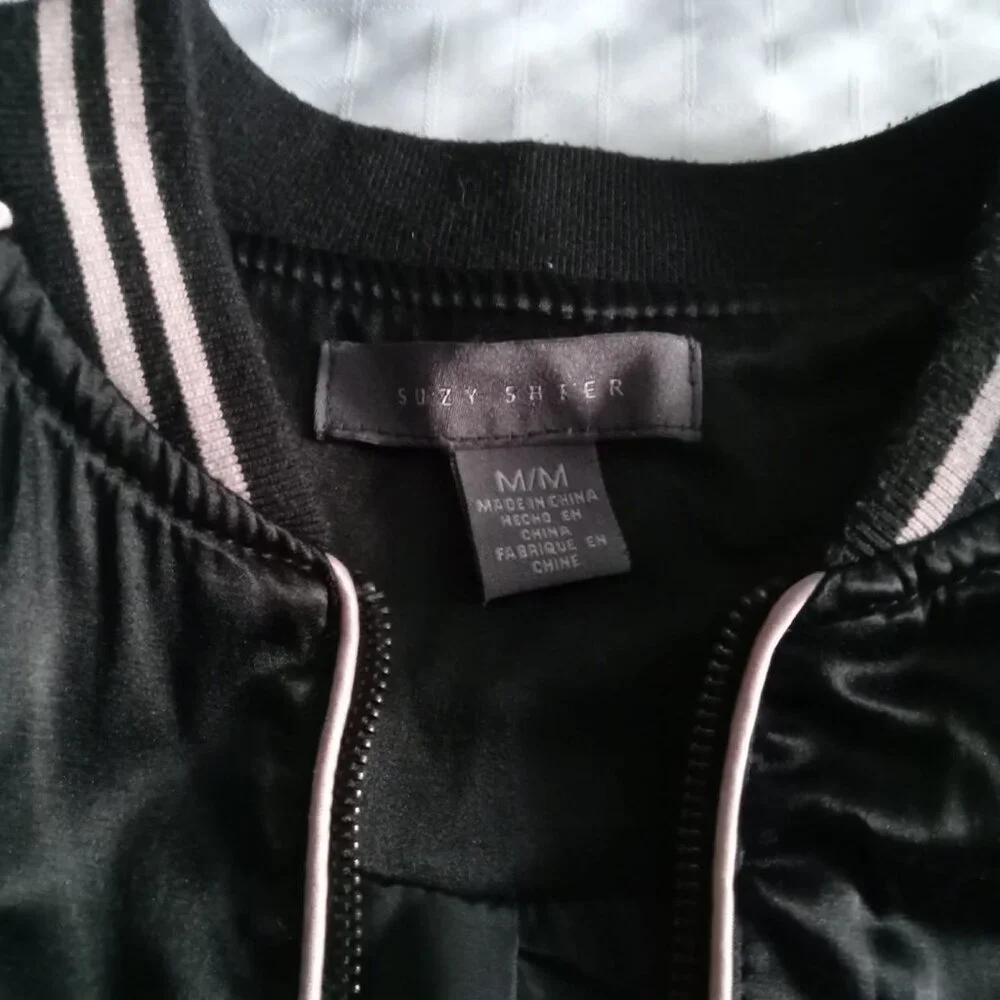 Suzy Shier Black and Pink Bomber Jacket with Embroidered Patch Confort and style - Picture 6 of 11